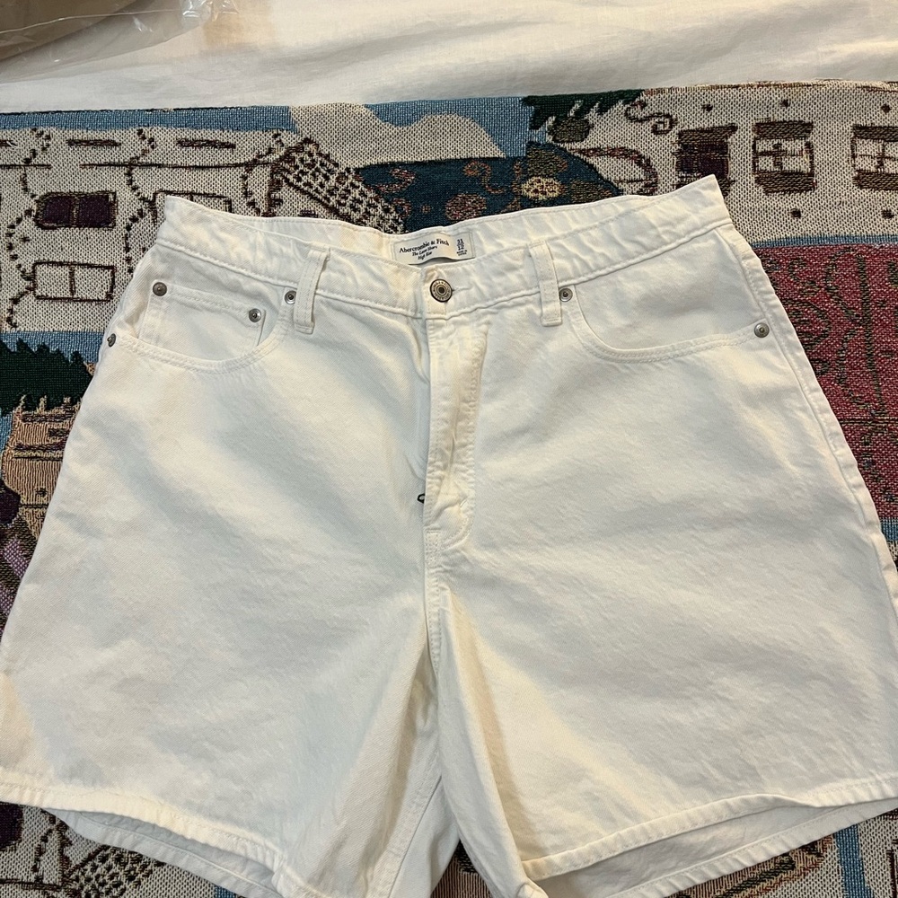 Abercrombie Loose Short in White